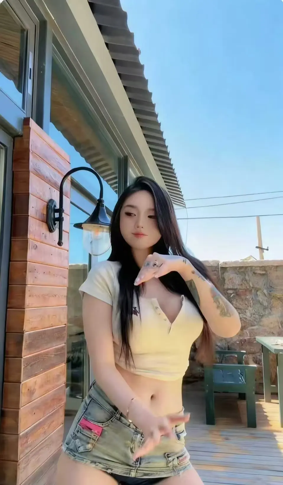 《Meena 成美男》高清全集资源免费在线观看-中文版未删减版本强势来袭-网盘备份存储无广告-一次看遍Meena成美男