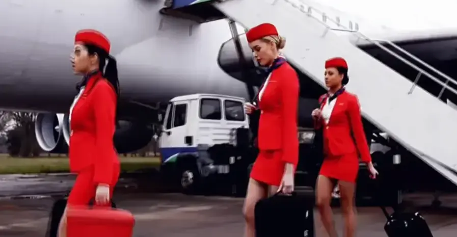 法国空姐2018完整版在线观看-法版满天星电影资源720P免费播放-机舱是封闭的但《法国空姐》电影全集免费在线看