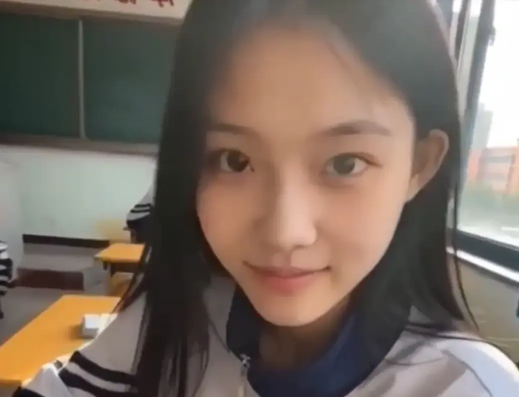 《我的十八岁女友》无删减版在线播放 - 黄果AI短剧全集高清观看 - 追完又想谈恋爱结局超甜